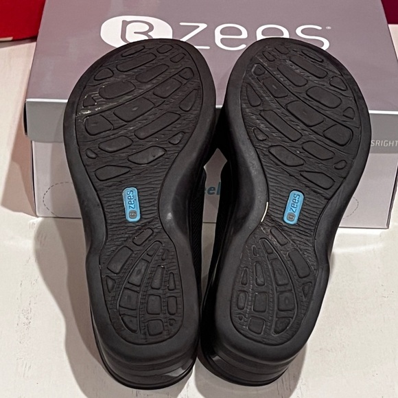 Bzees Black Women's Sandals - Picture 7 of 8
